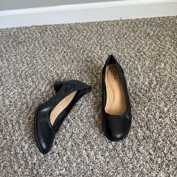 Clarks Shoes - Clarks Collection Neiley Pearl Black Leather Block Heel Pumps Shoes US 7 M